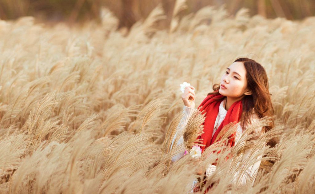 The Women with the Red scarf